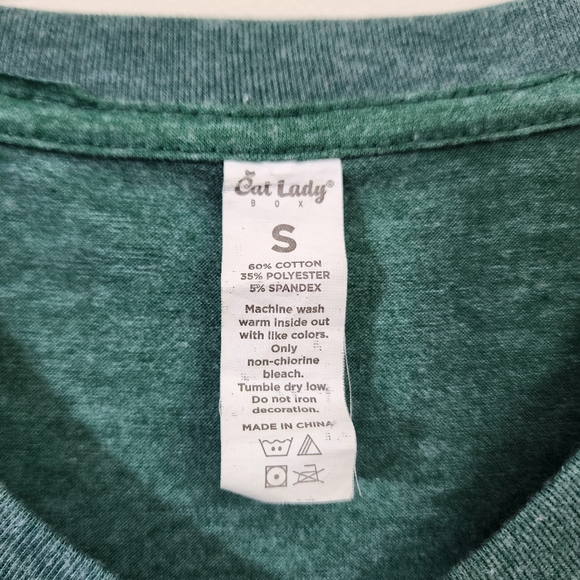 Cat Lady I like cats cats are my favorite! Elf graphic v-neck t-shirt woman's S - Picture 2 of 7